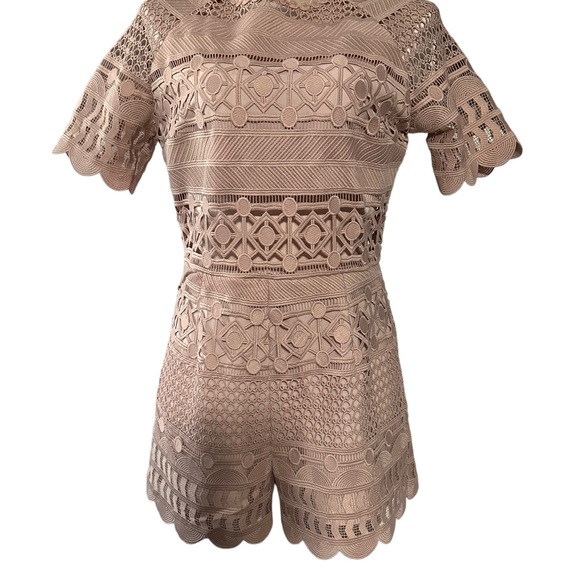 Saylor Shannon romper in blush. Size Medium. Absolutely gorgeous. EUC. - Picture 13 of 16